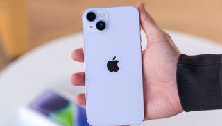 Đây là chiếc iPhone Plus màn to pin trâu đáng mua nhất Việt Nam, giá rẻ hơn iPhone 16