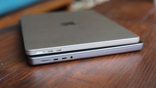 Apple bất ngờ nâng Macbook Air M2 và M3 bản base lên 16GB RAM giá không đổi, quyết đấu laptop window