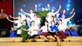 'Đốt cháy' hội trường lớn Học viện Báo chí và Tuyên truyền với đêm gala Premiere 2024: 'Emoland'