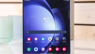 Giá Galaxy Z Fold5 giảm khủng 16 triệu đồng, là điện thoại màn hình gập dạng quyển sách rẻ nhất Việt Nam