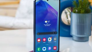 Kẻ thống trị phân khúc dưới 10 triệu Galaxy A55 tiếp tục giữ ngôi vua, thiết kế lẫn tính năng ngang ngửa Galaxy S24