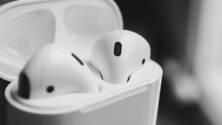 AirPods 2 xuống giá thê thảm: Thiết kế nhỏ gọn, chất lượng âm thanh vẫn ổn áp