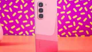 Khám phá Infinix Hot 50 Pro+ 4G: Chiếc điện thoại tầm trung mỏng nhẹ như lông vũ, màu hồng đẹp kém gì iPhone 16