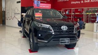 Giá lăn bánh Toyota Fortuner giữa tháng 3/2025 rẻ ‘chạm đáy’, hạ bệ Hyundai Santa Fe và Ford Everest