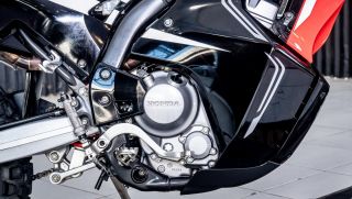 Honda mở bán ‘chiến binh côn tay’ 250cc mới khắc chế Yamaha Exciter: Có phanh ABS, màn LCD, giá mềm