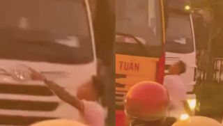 CĐM bức xúc vụ thanh niên chặn đầu, đập kính xe cứu hộ tại TP Hồ Chí Minh, khẩn trương truy tìm danh tính đối tượng 