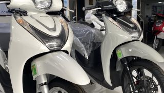 Bảng giá xe Honda SH Mode 2025 giữa tháng 4/2025: Đã rẻ hết cỡ, dân tình săn đón hơn Vision và LEAD