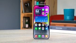 Chiếc iPhone này là iPhone màn lớn giá đập hộp rẻ nhất Việt Nam trong tháng 4, thua iPhone 16 rất ít