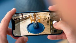 Đây là iPhone cỡ nhỏ mạnh ngang iPhone 13 Pro Max rất được  thích tại Nhật, rẻ như cho tại Việt Nam