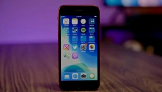 Chiếc iPhone này mạnh ngang iPhone 11 nhưng đang bán giá chỉ 2 triệu đồng, chụp đẹp hơn Galaxy A55