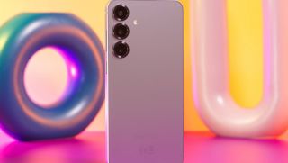 AI Phone màn to, pin trâu top 1 Galaxy S25 Plus giảm sâu kịch sàn, iPhone 16 Plus đuổi không kịp