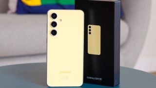 Galaxy S24 FE giá hơn 12 triệu, AI Phone đáng mua hàng đầu, tính năng xịn như Galaxy S25, bỏ xa iPhone 15