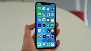 Đây là vua iPhone cao cấp một thời, nay cực đáng mua bởi giá rẻ như cho, trang bị xịn hơn iPhone 16