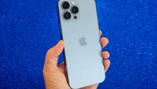 Đây là iPhone Pro Max viền thép, camera 3 mắt đáng mua nhất tháng 4, ngang ngửa iPhone 16 Pro Max