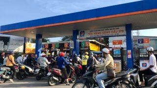Giá xăng dầu hôm nay 25/4: Sắc xanh bao phủ thị trường do Mỹ - Trung đang 'xích lại gần nhau'