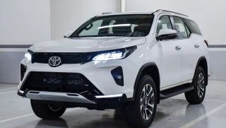 Toyota Fortuner có giá lăn bánh cực rẻ cuối tháng 4/2025, đại chiến Hyundai Santa Fe và Ford Everest