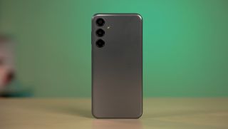 Đây là vua pin trâu tầm trung, ngang trình Galaxy A56, pin 6000 mAh áp đảo Galaxy S25 Ultra