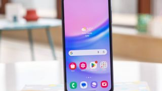 Đây là vua doanh số Android của năm ngoái, chỉ xếp sau iPhone 15 Pro Max, rẻ như cho tại Việt Nam