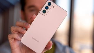 Giá đập hộp Galaxy S22 Plus rẻ chưa từng có, AI thông minh vượt mặt iPhone 16