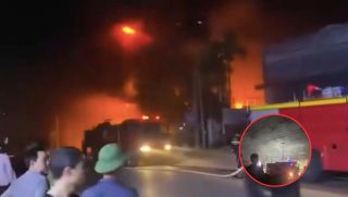 Hải Dương: Nổ lớn giữa đêm, đám cháy bùng phát bao trùm công ty nhựa khiến công nhân tháo chạy