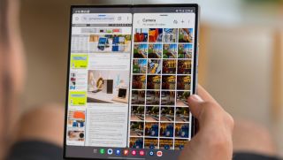 Siêu phẩm màn hình gập Galaxy Z Fold6 giảm gần chục triệu, Galaxy AI thông minh đánh bật iPhone 16 Pro Max