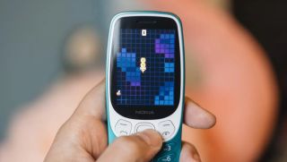 Nokia 3210 4G giảm kịch sàn, vua máy cục gạch, có cả 4G, chơi được nhiều game huyền thoại