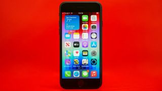 iPhone SE 2022 giảm thủng đáy, chỉ còn 5 triệu dù mạnh như iPhone 13 Pro Max, đủ trình để có iOS 26
