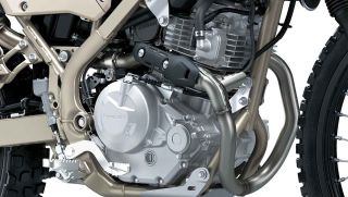 ‘Huyền thoại côn tay’ 230cc của Nhật chính thức ra mắt: Thiết kế đẹp vượt thời gian, có ABS, giá mềm