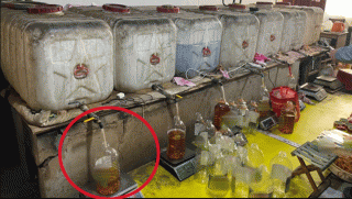 Phá đường dây sản xuất dầu ăn có mùi dầu diesel: Mua dầu kém chất lượng dán nhãn thương hiệu lớn