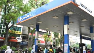 Giá xăng dầu hôm nay 3/7: Trong nước giảm 'ác liệt' từ 15h chiều, xăng chỉ còn hơn 19.000 đồng/lít?