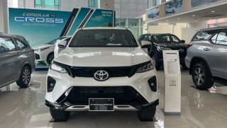 Giá xe Toyota Fortuner lăn bánh đầu tháng 7/2025 ở mức cực mềm, thách thức Ford Everest và Santa Fe