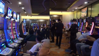 Lộ thêm 1 ca sĩ chi hàng nghìn USD đánh bạc ở khách sạn Pullman, loạt cái tên đình đám bị phanh phui