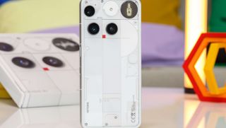 Mở hộp, đánh giá Nothing Phone (3): Kẻ dị biệt giữa rừng Android tối giản