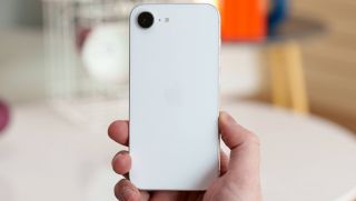 Vua iPhone giá rẻ mới của Apple lại lộ diện, dự đoán trang bị xuất thần, khiến Galaxy S25 lo sốt vó