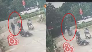 Clip người đàn ông cứu cậu bé mắc kẹt trên đường ray, thót tim cảnh giành giật trên tay tử thần