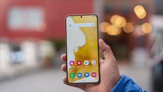 Galaxy S22 Plus giảm khủng còn hơn 6 triệu. trang bị chiến đến mức lấn át iPhone 16 dễ như ăn kẹo