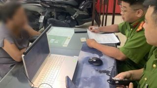 Đứng hình trước câu nói 'đốp chát' của người phụ nữ trông giữ xe trái phép tại Nhà tang lễ Hà Nội