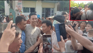 Xúc động cảnh mẹ con bị cáo vụ nuôi 13 con gà lôi trắng bị 6 năm tù ôm nhau khóc tại quê nhà Nghệ An