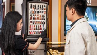 Hirsch: Dây da đồng hồ chống nước, an tâm chơi thể thao