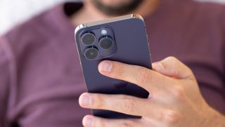 iPhone 14 Pro Max giá tháng 8 vẫn rẻ như bèo, thiết kế như iPhone 16 Pro Max, viền thép siêu sang