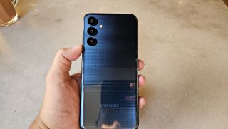 Còn hơn 3 triệu, Galaxy M15 5G gây sốt vì vừa là vua pin, vừa là vua 5G giá rẻ hấp dẫn hơn iPhone 16