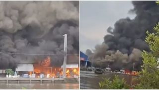 Kinh hoàng clip lửa bốc cháy ngùn ngụt, 56 ki - ốt của 25 tiểu thương ở Cà Mau bị thiêu rụi