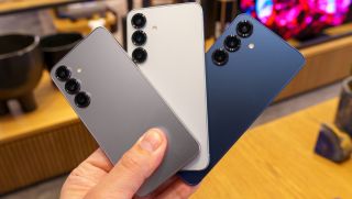 Bảng giá điện thoại Samsung chính hãng cuối tháng 8: Galaxy S25 Ultra tung deal khủng, Galaxy A06 siêu rẻ