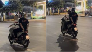 Xôn xao hình ảnh 2 thanh niên lái xe bằng chân, thái độ khiến nhiều người bức xúc