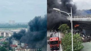Hà Nội: Khói đen cuồn cuộn từ vụ cháy bãi xe dưới gầm cầu Vĩnh Tuy khiến dân hoảng sợ