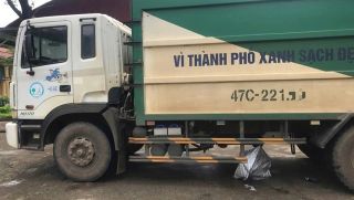 Hiện trường ám ảnh vụ xe chở rác tông chết 1 em học sinh lớp 6 trong sân trường