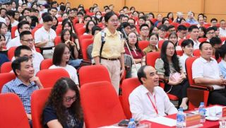 Danh tính nữ bác sĩ nội trú chọn chuyên ngành Nội tim mạch, hé lộ lý do cả hội trường vỡ òa vỗ tay