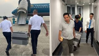 Chuyến bay lùi giờ để chờ một ‘vị khách đặc biệt’, hàng trăm hành khách cùng kiên nhẫn chờ đợi