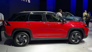 Suzuki ra mắt mẫu SUV cỡ nhỏ đẹp long lanh giá 270 triệu đồng: Kèo căng cho Kia Morning và Grand i10