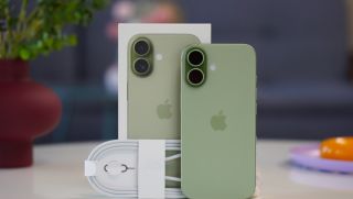 Mở hộp, trên tay iPhone 17: Mẫu máy giá rẻ nhất trong dòng iPhone 17 được săn đón, liên tục cháy hàng